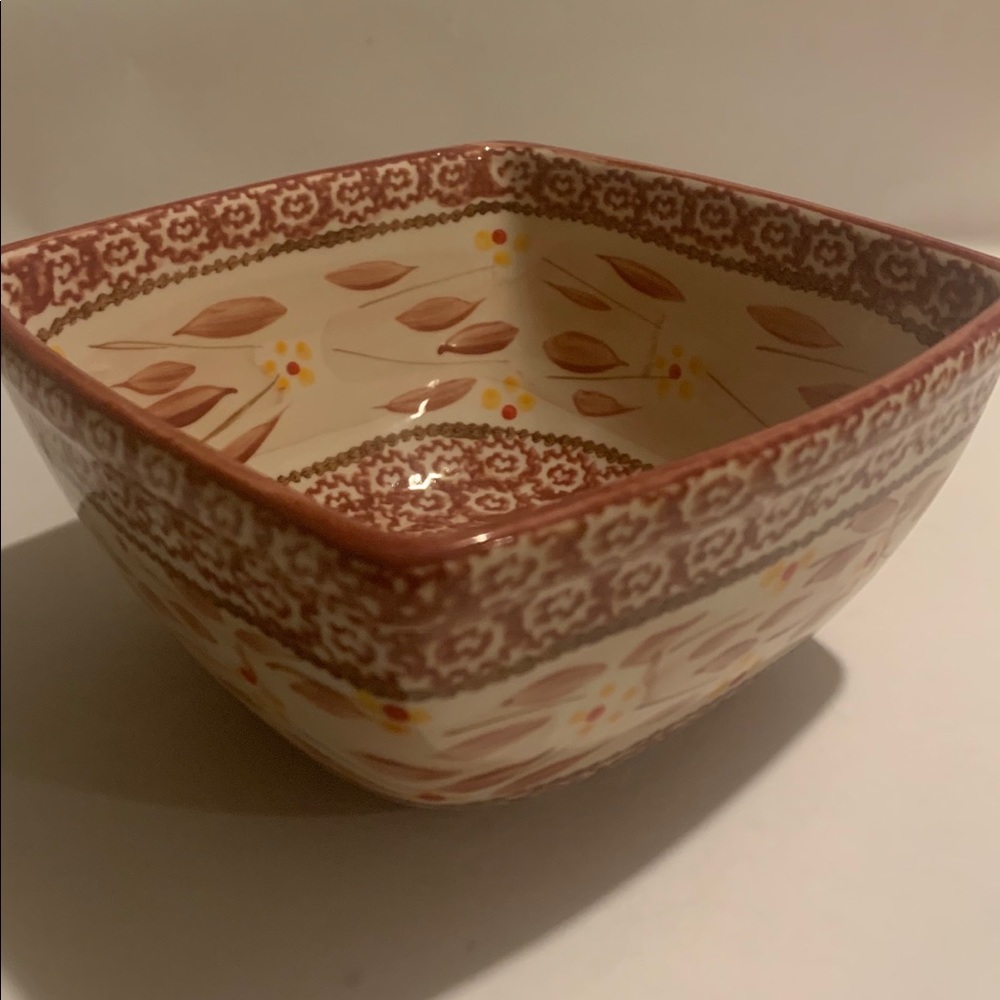 Temp-tations Old World Red Bowl 1.5 QT Square Rim